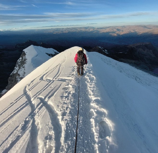 Vallunaraju: Magia en la cima de las montañas 